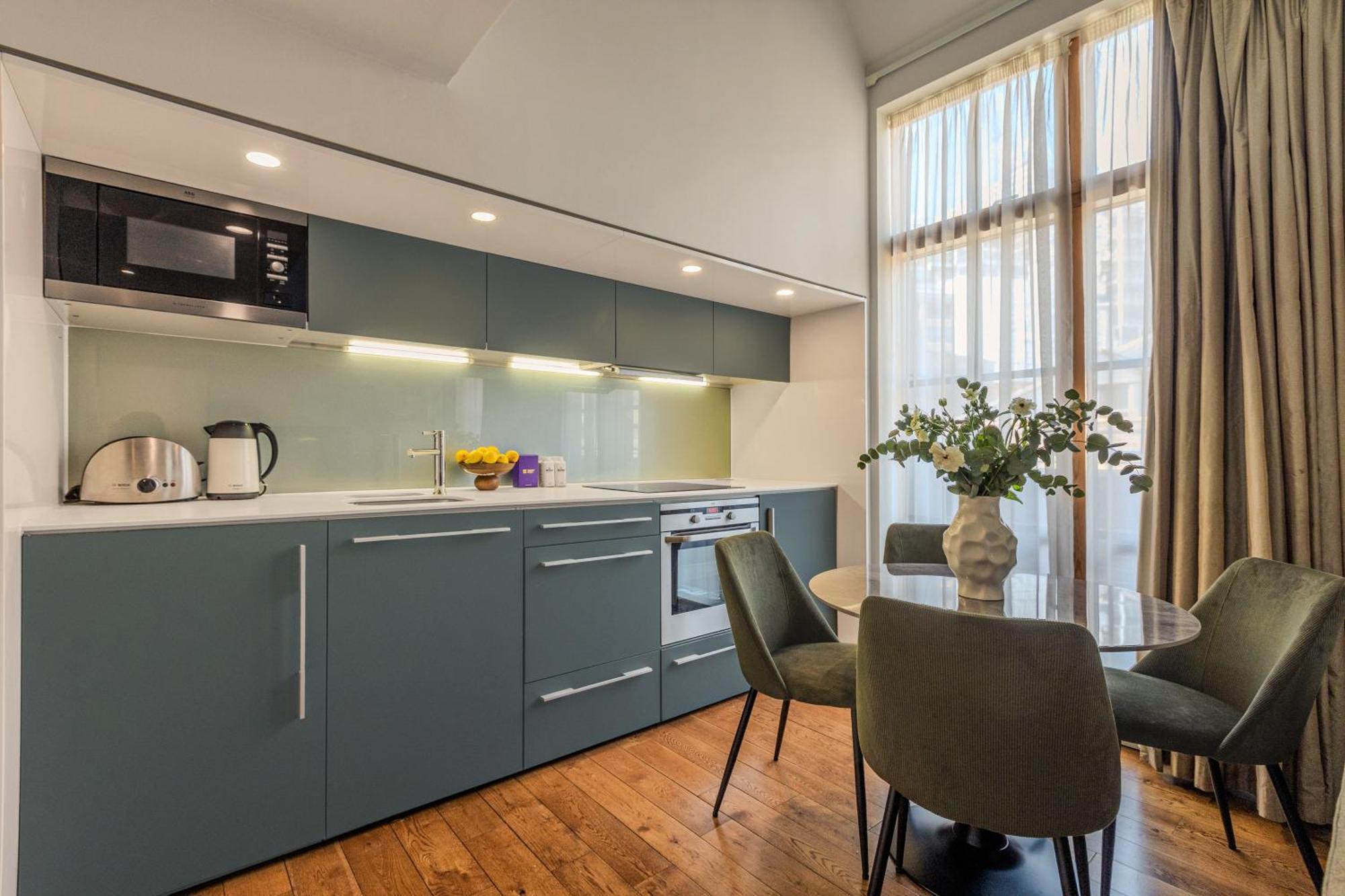 Servised On Artillery Lane Aparthotel 4*