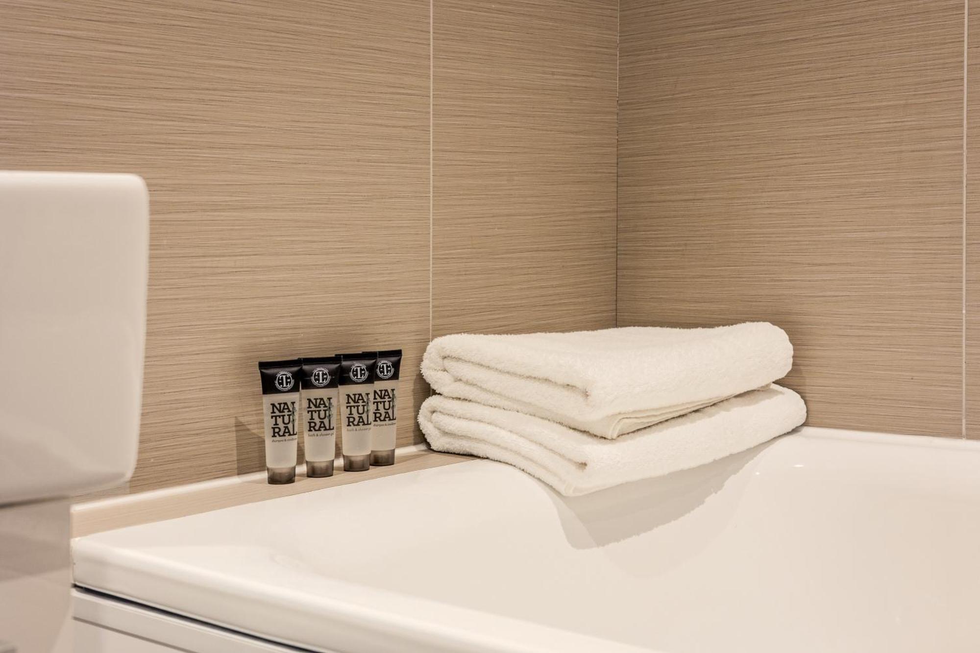 Servised On Artillery Lane 4* London