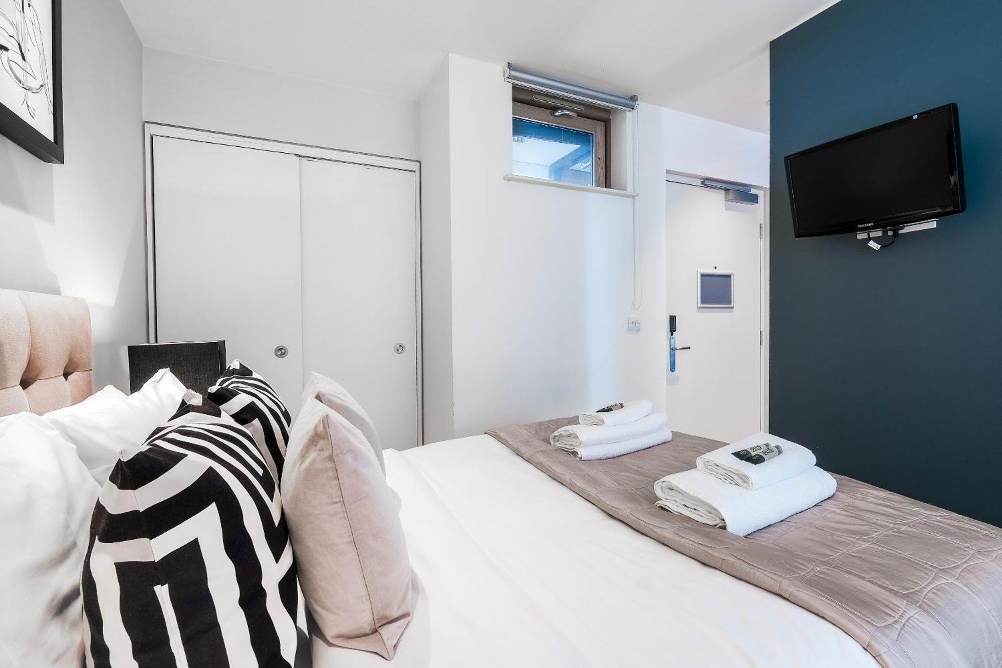 Servised On Artillery Lane Aparthotel 4*