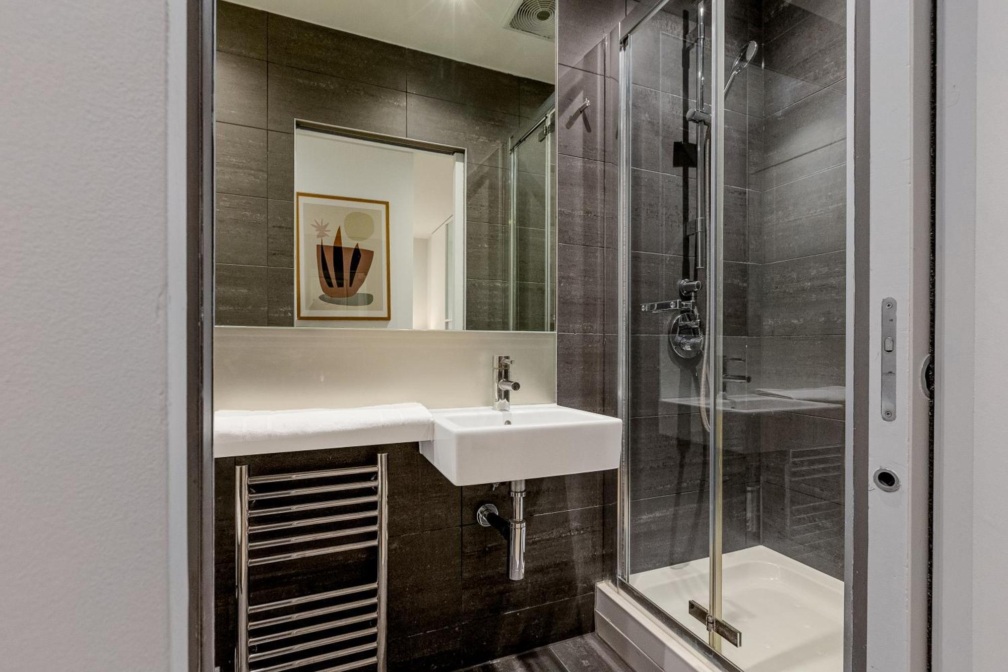 Servised On Artillery Lane 4* London